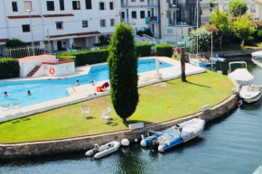 PORT SOTAVENT 16A - Apartamento en la Marina de Empuriabrava - piscina comunitaria, - parking - vistas al canal - cerca centro y playa